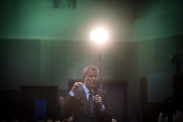 de blasio spotlight mic