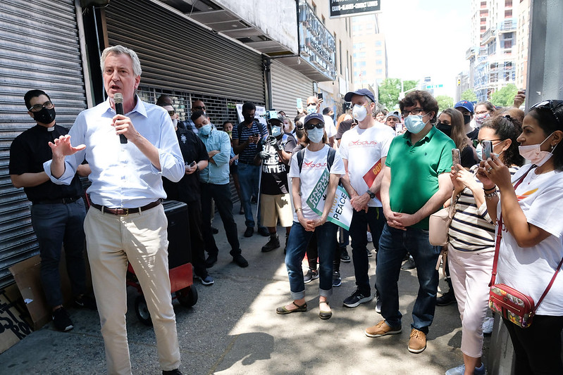 Bill de Blasio speaking street group